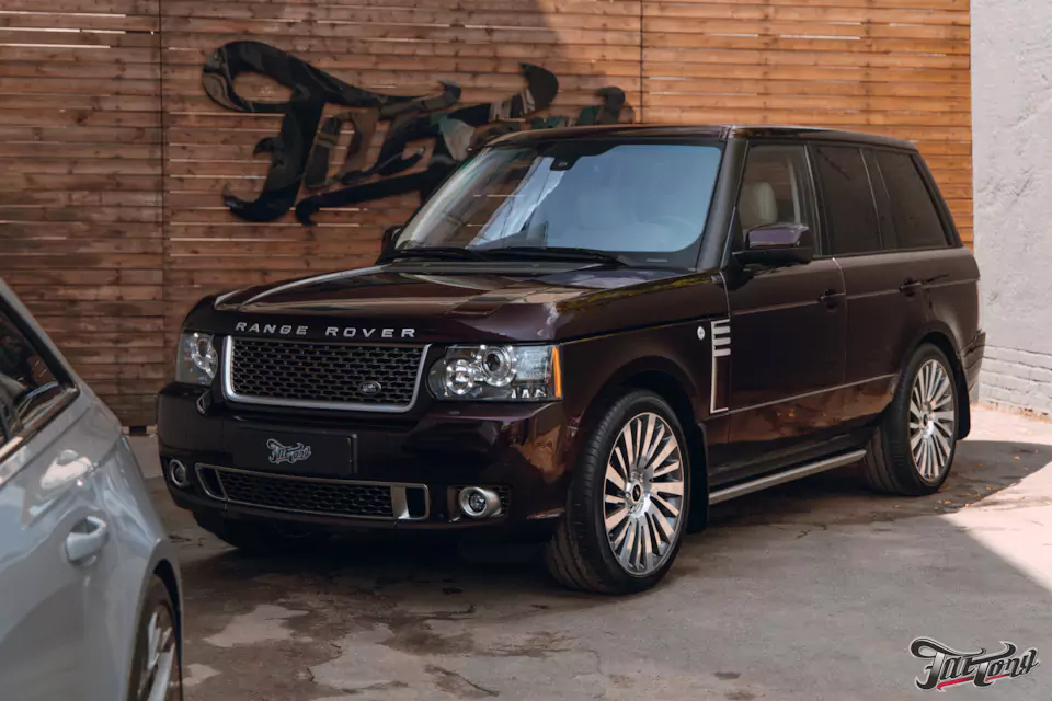 Комплексное восстановление Range Rover Autobiography Ultimate Edition! Кузовной ремонт и покраска, оклейка полиуретаном, шумоизоляция и акустика, выхлоп, детейлинг, пошив руля, крепления для планшетов